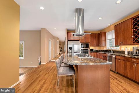 2045 Beacon Pl, Reston, VA 20191 photo 6