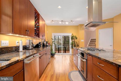 2045 Beacon Pl, Reston, VA 20191 photo 9