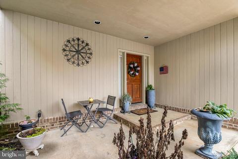 2045 Beacon Pl, Reston, VA 20191 photo 3