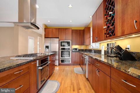 2045 Beacon Pl, Reston, VA 20191 photo 12