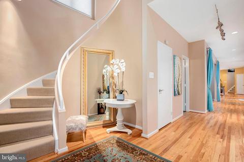 2045 Beacon Pl, Reston, VA 20191 photo 4