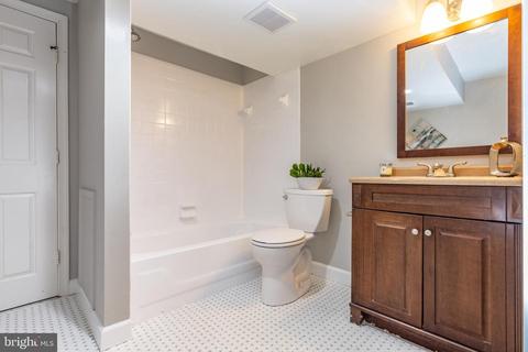 6501 Heather Brook Ct, Mclean, VA 22101 photo 28