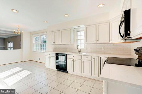 7915 Foxhound Rd, Mclean, VA 22102 photo 5