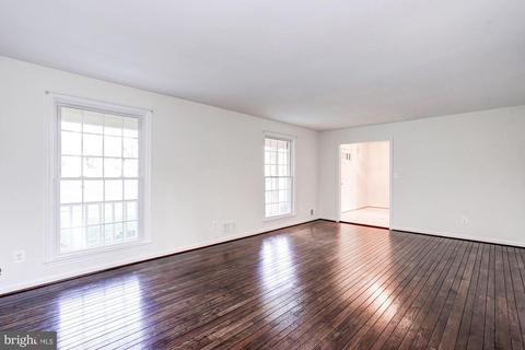 7915 Foxhound Rd, Mclean, VA 22102 photo 3