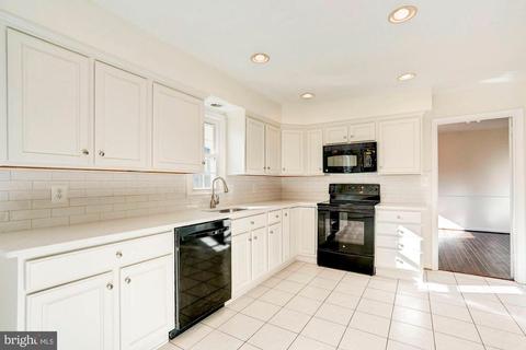 7915 Foxhound Rd, Mclean, VA 22102 photo 7