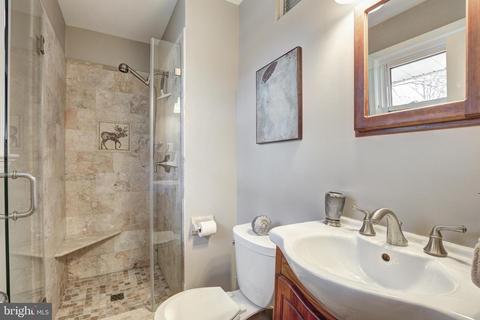 7509 Hamlet St, Springfield, VA 22151 photo 6