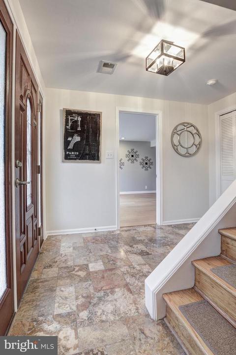 7509 Hamlet St, Springfield, VA 22151 photo 10