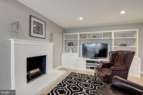 7509 Hamlet St, Springfield, VA 22151 photo 4