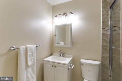 6830 Lois Dr, Springfield, VA 22150 photo 17