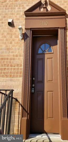 7410 Whernside St, Lorton, VA 22079 photo 1