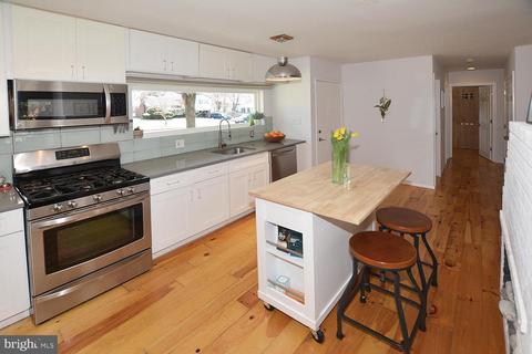 7512 Hogarth St, Springfield, VA 22151 photo 3