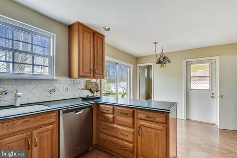 10009 E Constable Ct, Fairfax, VA 22032 photo 5