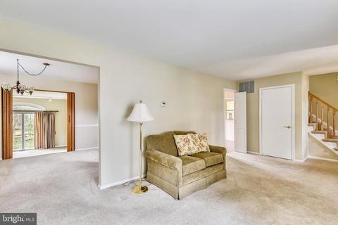 10009 E Constable Ct, Fairfax, VA 22032 photo 4