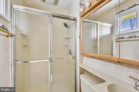 10009 E Constable Ct, Fairfax, VA 22032 photo 20