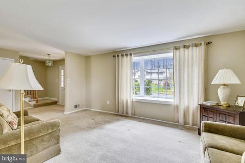 10009 E Constable Ct, Fairfax, VA 22032 photo 3