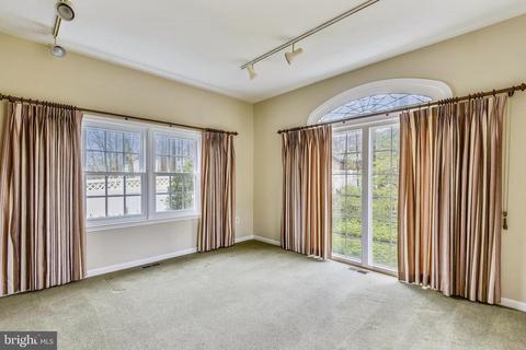 10009 E Constable Ct, Fairfax, VA 22032 photo 13