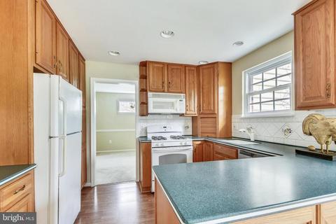 10009 E Constable Ct, Fairfax, VA 22032 photo 6