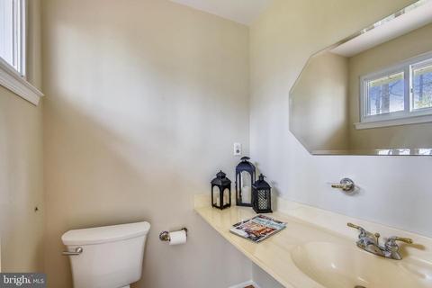 10009 E Constable Ct, Fairfax, VA 22032 photo 10