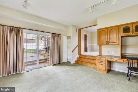 10009 E Constable Ct, Fairfax, VA 22032 photo 12