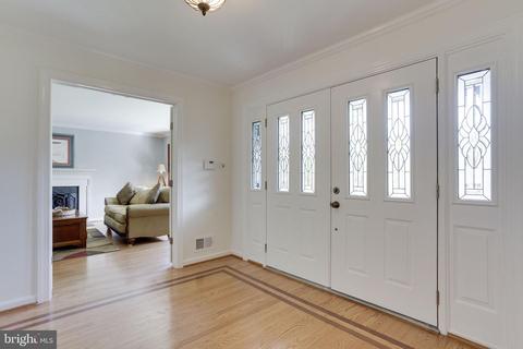 7741 Bridle Path Ln, Mclean, VA 22102 photo 2