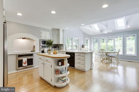 7741 Bridle Path Ln, Mclean, VA 22102 photo 9