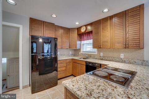 6904 Gilbert St, Springfield, VA 22150 photo 14
