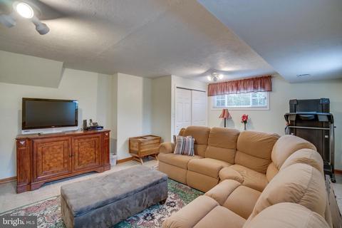 6904 Gilbert St, Springfield, VA 22150 photo 32