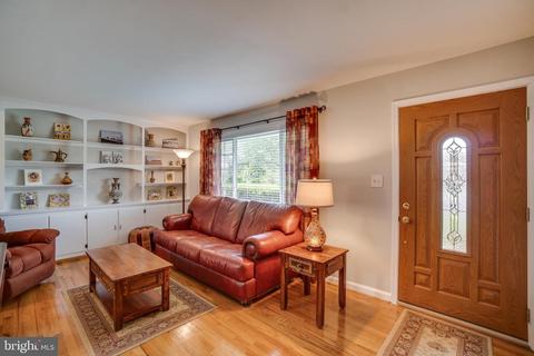 6904 Gilbert St, Springfield, VA 22150 photo 5