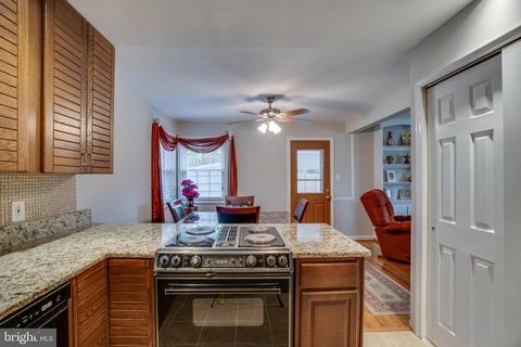 6904 Gilbert St, Springfield, VA 22150 photo 12
