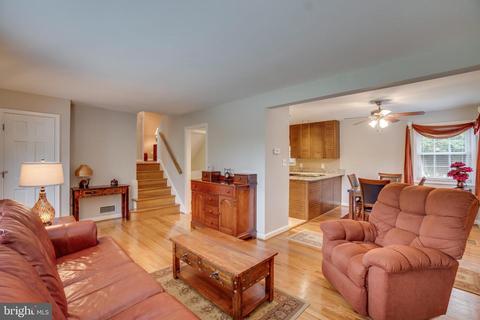 6904 Gilbert St, Springfield, VA 22150 photo 9