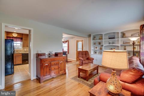 6904 Gilbert St, Springfield, VA 22150 photo 10