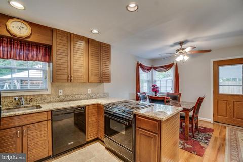 6904 Gilbert St, Springfield, VA 22150 photo 13