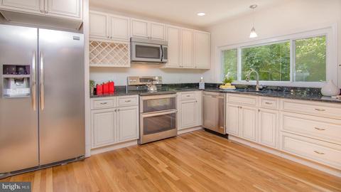 1240 Titania Ln, Mclean, VA 22102 photo 1
