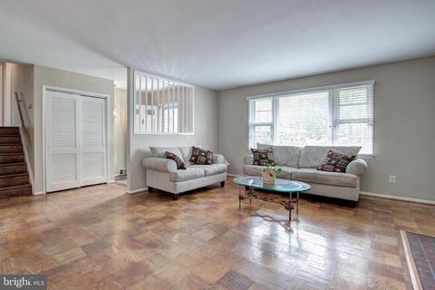 7607 Hogarth St, Springfield, VA 22151 photo 2