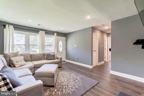 7429 Axton St, Springfield, VA 22151 photo 4
