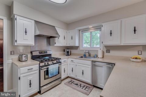 7204 Duck Ct, Springfield, VA 22152 photo 10
