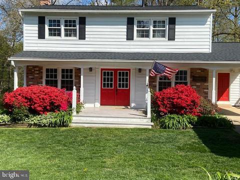 6805 Houndmaster Rd, Springfield, VA 22152 photo 2