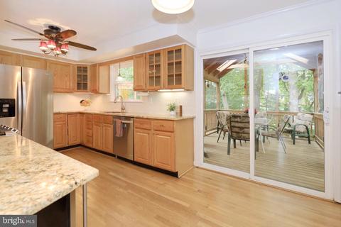 6805 Houndmaster Rd, Springfield, VA 22152 photo 17