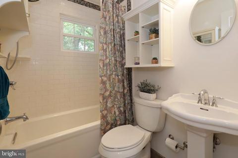 6805 Houndmaster Rd, Springfield, VA 22152 photo 32