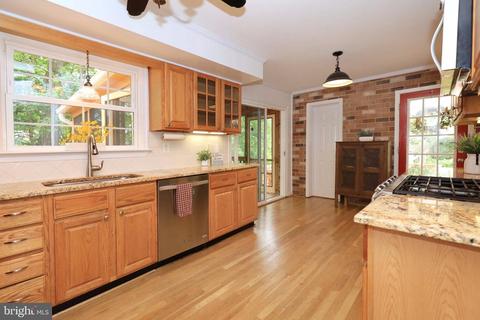 6805 Houndmaster Rd, Springfield, VA 22152 photo 15