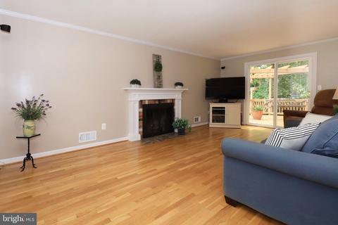 6805 Houndmaster Rd, Springfield, VA 22152 photo 9