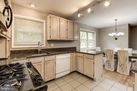 7402 Estaban Pl, Springfield, VA 22151 photo 10