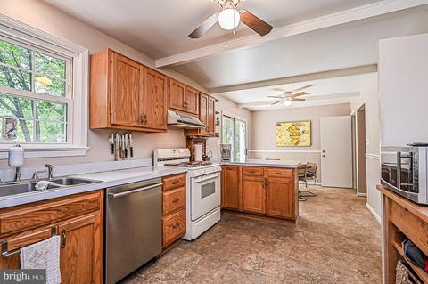 6812 Reynard Dr, Springfield, VA 22152 photo 13