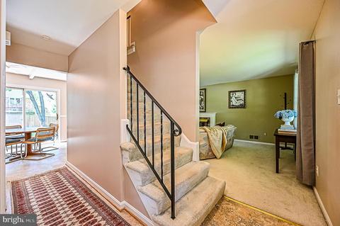 6812 Reynard Dr, Springfield, VA 22152 photo 9