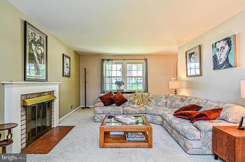 6812 Reynard Dr, Springfield, VA 22152 photo 8