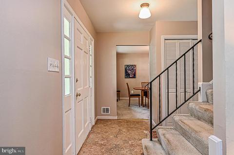 6812 Reynard Dr, Springfield, VA 22152 photo 5