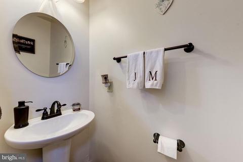 8723 Wadebrook Ter, Springfield, VA 22153 photo 3