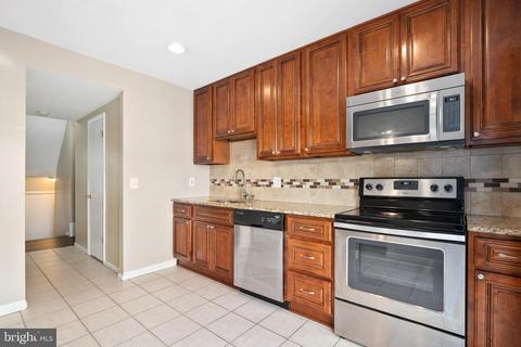 9527 Ashbridge Ct, Burke, VA 22015 photo 6