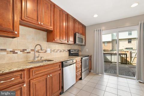 9527 Ashbridge Ct, Burke, VA 22015 photo 4