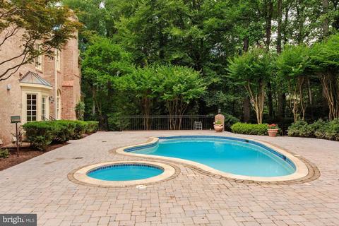 1125 Brook Valley Ln, Mclean, VA 22102 photo 3
